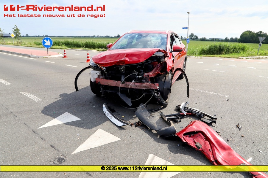 Veel schade bij ongeval N833