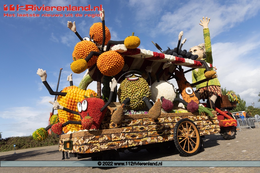 112Rivierenland Tiel Binnenkomst Wagens Voor Fruitcorso 112Rivierenland Tiel Binnenkomst Wagens Voor Fruitcorso